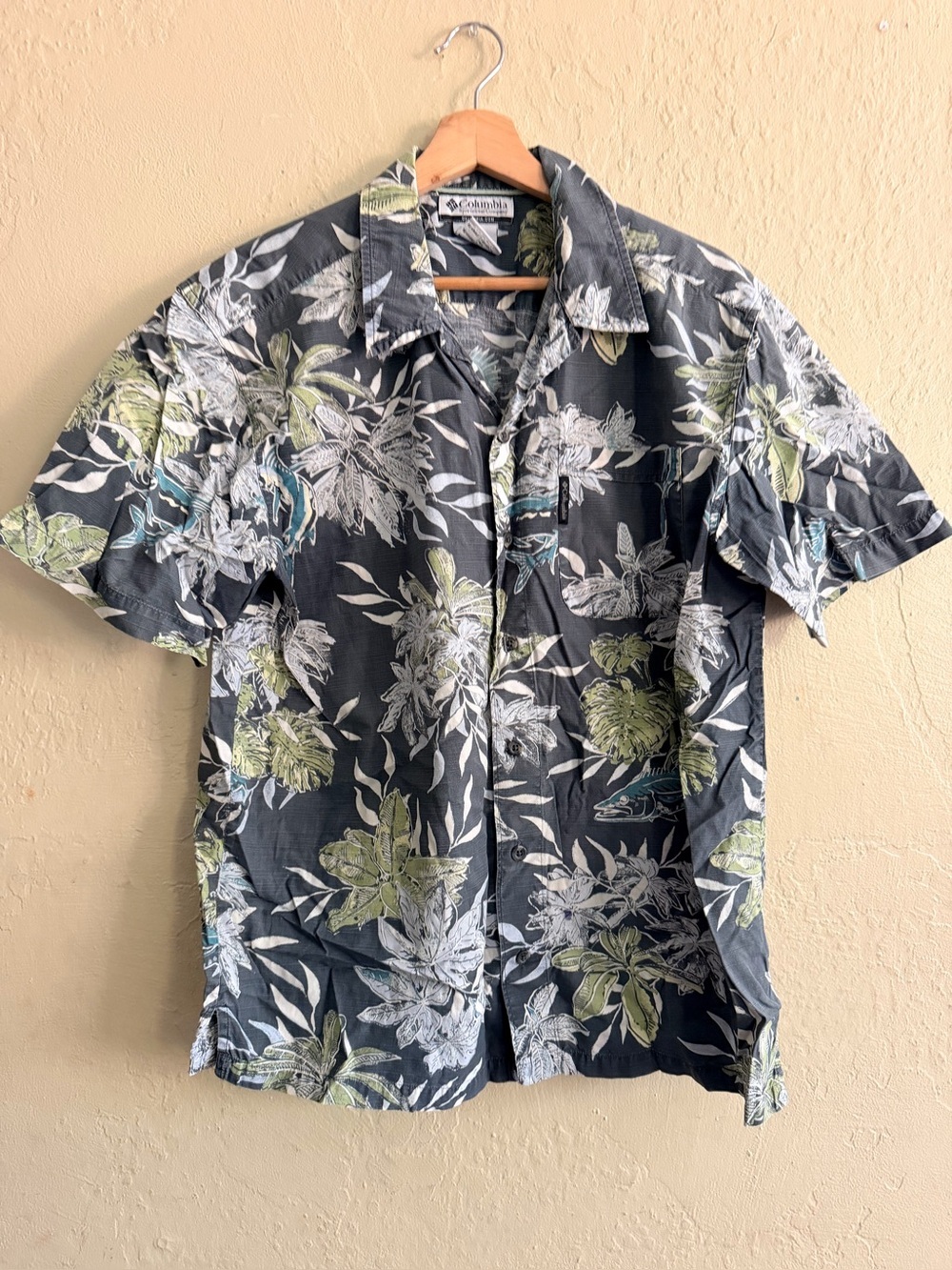 Columbia men's buttoned down short sleeve size medium, floral print